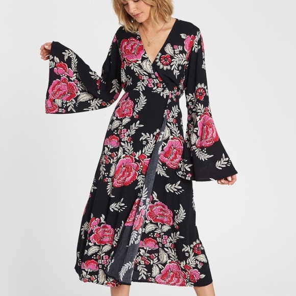 Billabong Dresses & Skirts - Billabong Floral Whisper Floral Print Midi Dress Size Small